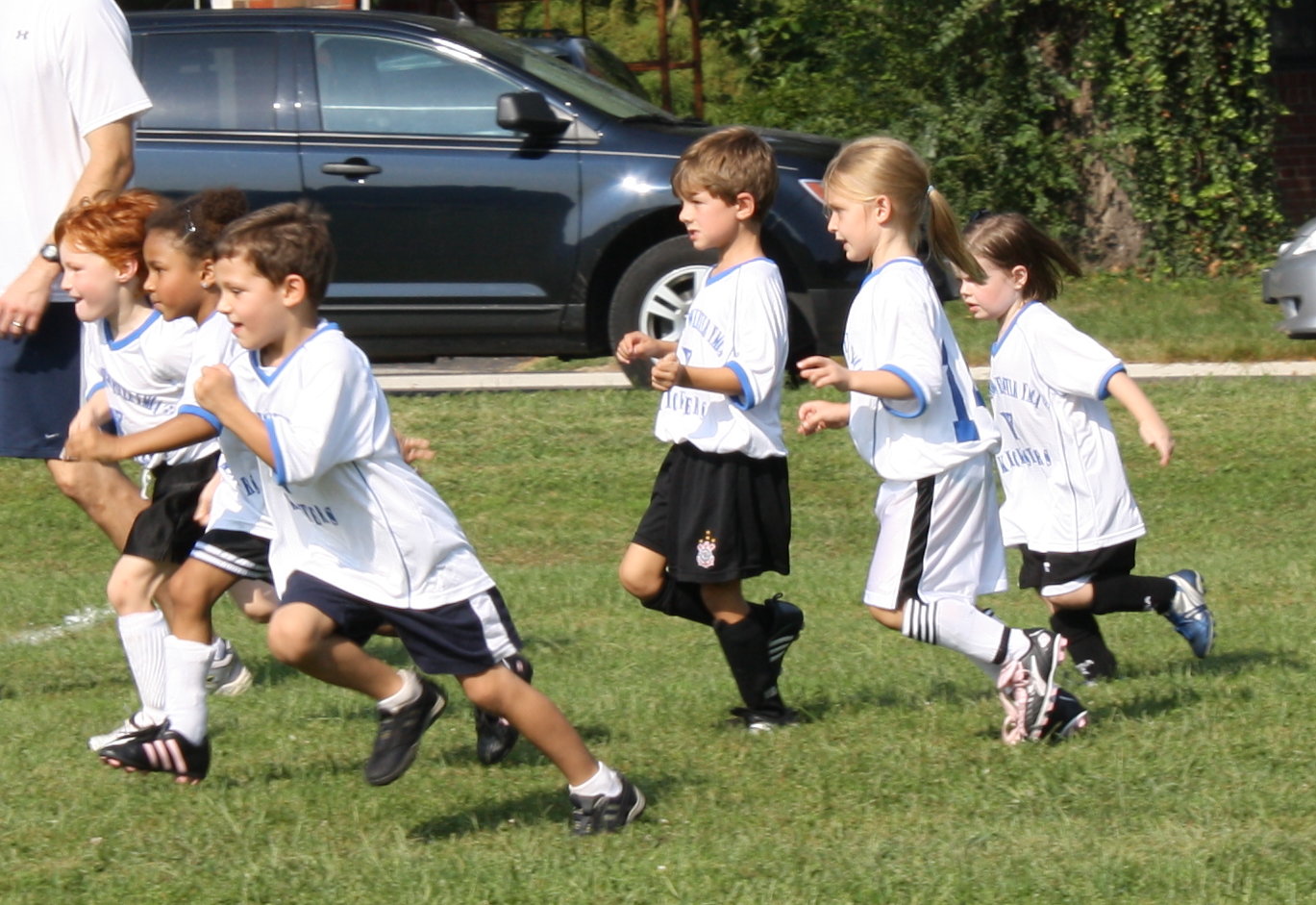 2009-09-12 Cate runs with Kicksters